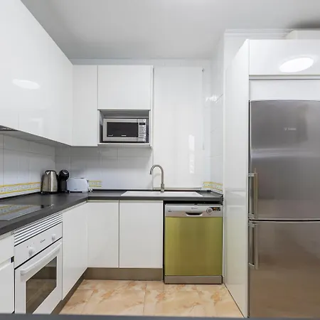 Cozy Townhouse With Ocean Views In Nyaraló *