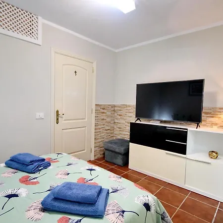 Cozy Townhouse With Ocean Views In Costa Adeje (Tenerife)