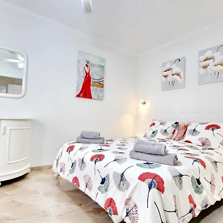 Cozy Townhouse With Ocean Views In Nyaraló *